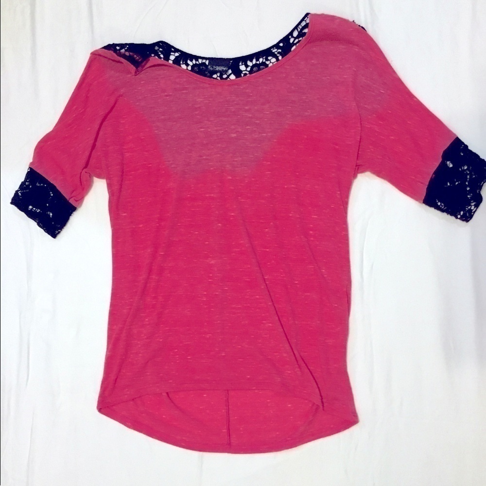 ✨All reasonable offers considered!✨ Daytrip top size Medium